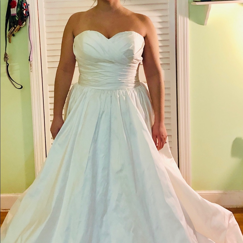 New, unaltered silk wedding gown. Lu. Raquel - Picture 3 of 8